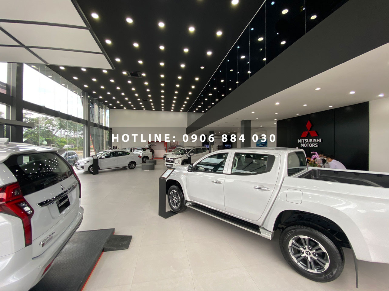 Đại lý Mitsubishi quận 7 nơi mua xe đáng tin cậy 1 Showroom đại lý quận 7 thu hút khách hàng tìm đến xem xe