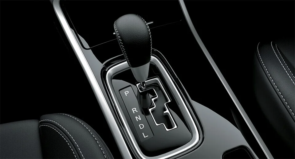 Outlander được trang bị hộp số CVT thế hệ mới với tính năng kiểm soát tăng tốc và phản ứng nhạy hơn với chân ga giúp việc tăng tốc trở nên mượt mà và êm ái hơn