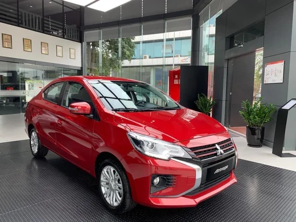 Đánh giá mức tiêu hao nhiên liệu của xe Attrage thực tế ra sao năm 2023 1 Động cơ của Mitsubishi Attrage màu đỏ mạnh mẽ