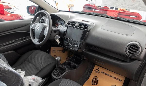 Nội thất xe Attrage thiết kế rộng rãi, trang bị hiện đại tiện nghi 2 Nội thất xe Attrage với thiết kế khoang lái ấn tượng