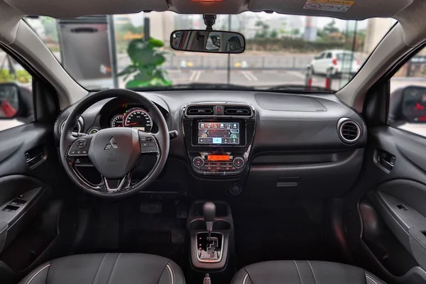 Thiết kế của xe Attrage tinh tế, hiện đại rất được yêu thích 4 Tổng thể trang bị thiết kế trong nội thất của xe