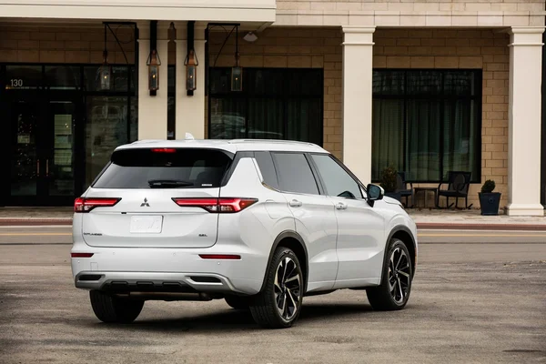 Đánh giá mức tiêu hao nhiên liệu của xe Outlander 2023 có gì bất ngờ 3 Mức tiêu hao nhiên liệu của Outlander khiến nhiều người bất ngờ