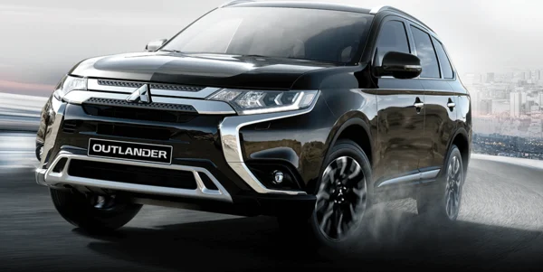 Đánh giá so sánh xe Outlander với các đối thủ cạnh tranh chi tiết trong năm 2023 2 Mazda CX-5 và Mitsubishi Outlander thiết kế đi theo 2 hướng riêng biệt