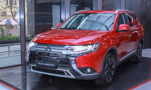 Đánh giá xe Outlander 2023 chi tiết khách quan, nên mua hay không 4 Tiện ích trang bị hiện đại, cho trải nghiệm lái xe tuyệt vời