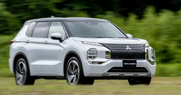 Giá xe Outlander 2023 - Lựa chọn hấp dẫn trong phân khúc SUV 3 Giá của mẫu xe Mitsubishi Outlander 2023 vẫn giữ mức giá từ 825 triệu đồng