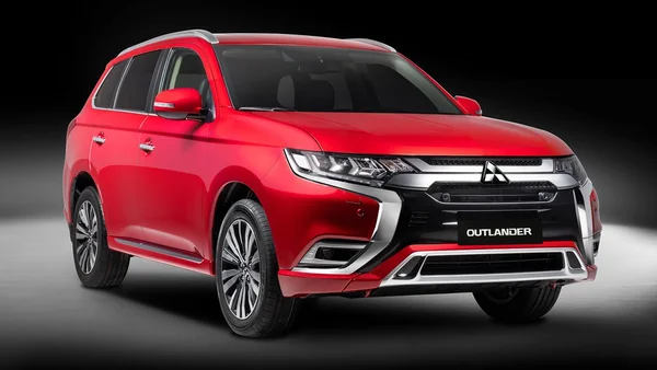 Mitsubishi Outlander 2023- Đẳng cấp hiện đại trên mọi khía cạnh 3 Ngoại thất của Mitsubishi Outlander 2023 được đánh giá là hiện đại và đẳng cấp