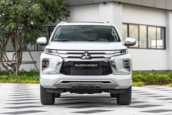 Mitsubishi Pajero Sport 2023 - Sức mạnh đích thực cho cuộc phiêu lưu 1 Mitsubishi Pajero Sport là một dòng xe SUV đa dụng