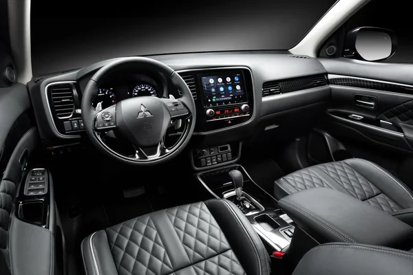 Outlander 2023 - Dòng xe đẳng cấp, giá siêu hấp dẫn của Mitsubishi 3 Nội thất hiện đại với rất nhiều tiện ích giải trí