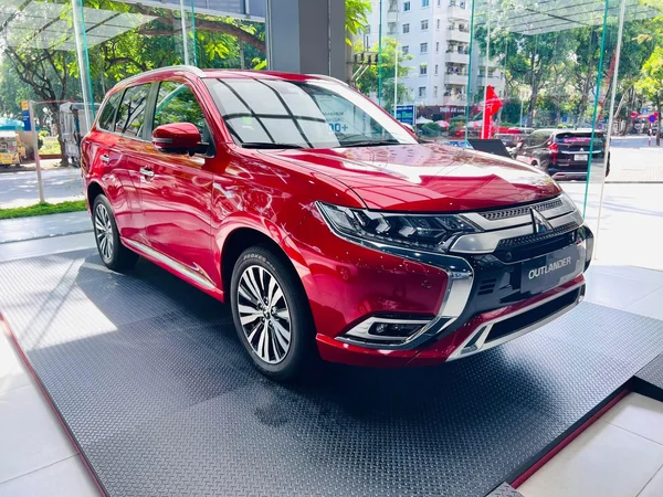 Giá bán phải chăng hấp dẫn chính là điểm cộng đầu tiên của dòng xe Outlander giá rẻ