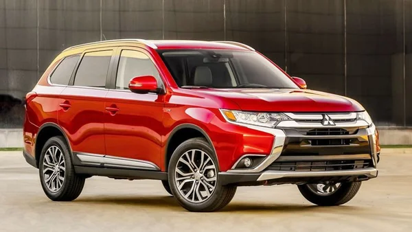 Outlander nhập khẩu: Kết hợp hoàn hảo sang trọng và hiệu suất trong năm 2023 1 Mitsubishi Outlander là một dòng xe mới của hãng xe Nhật Bản