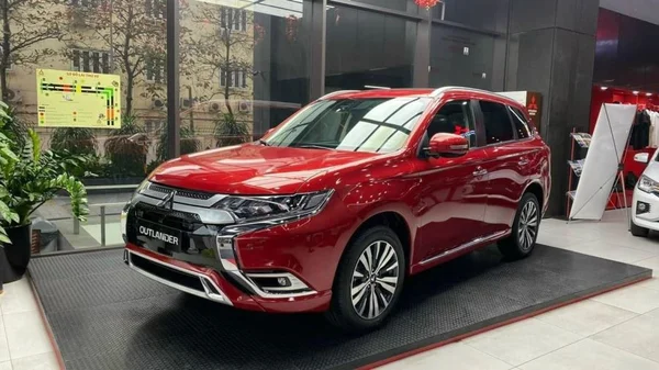Outlander nhập khẩu: Kết hợp hoàn hảo sang trọng và hiệu suất trong năm 2023 3 Mitsubishi Outlander 2.0 CVT STD được trang bị động cơ MIVEC dung tích 2.0 lít