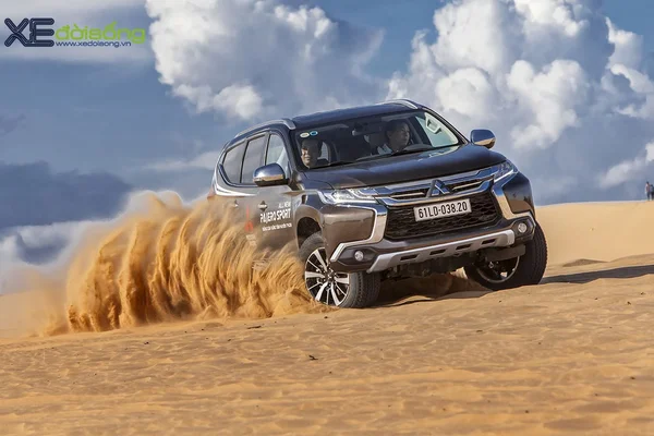 Pajero Sport off-road được trang bị động cơ Diesel, cung cấp sức mạnh và mô-men xoắn lớn để vượt qua những địa hình khắc nghiệt