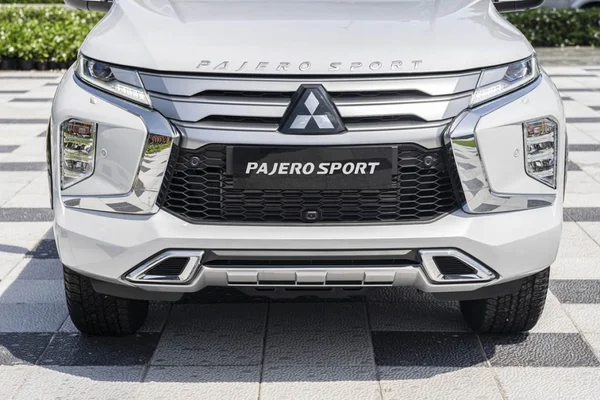 Pajero Sport 2023 giảm giá - Cơ hội sở hữu xe đa dụng, cao cấp 3 Mitsubishi Pajero Sport có thiết kế nổi bật với mặt ca lăng chữ X
