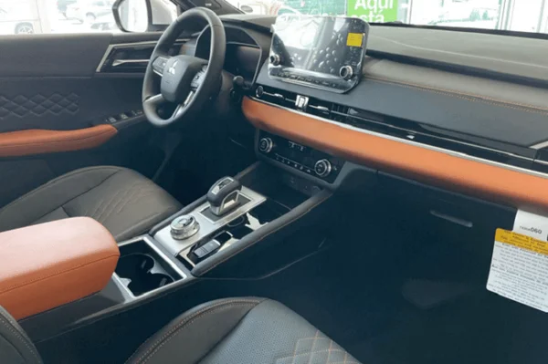 Thông số kỹ thuật xe Mitsubishi Outlander 2023 - Nổi bật và tiện nghi đẳng cấp 2 Mitsubishi Outlander 2023 có nội thất hiện đại và rộng rãi hơn so với phiên bản trước đó