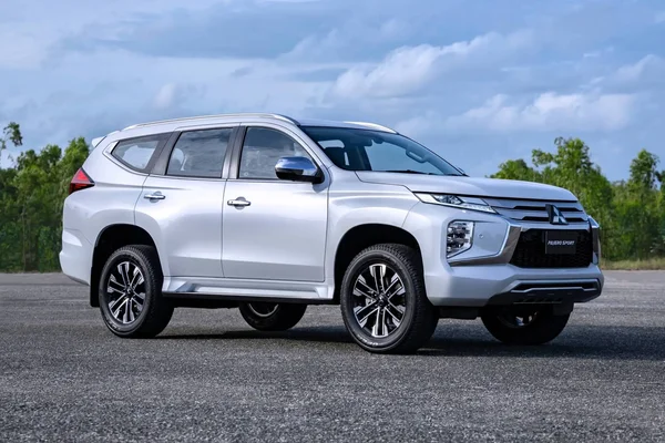 Đánh giá Pajero Sport 2023 - Mạnh mẽ, sang trọng và an toàn. 1 Mitsubishi Pajero Sport là một dòng xe SUV cỡ D được ra mắt lần đầu vào năm 1981