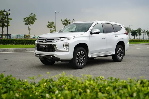 Giá xe Pajero Sport 2023- Giá trị tương xứng với sức mạnh 4 Giá xe Pajero Sport 2023 tháng 9/2023 từ 1,130 tỷ đồng