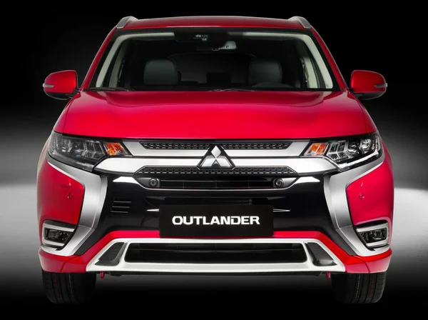 Khuyến mãi và ưu đãi khi mua xe Outlander - Ưu đãi ngập tràn trong năm 2023 1 Outlander 2023 có một diện mạo mới mẻ và thể thao hơn những phiên bản cũ