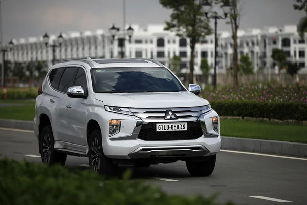 Nhược điểm xe Pajero Sport 2023 - nên mua xe hay không? Giải đáp 2 Hệ thống giải trí chưa được tối ưu tốt là nhược điểm xe Pajero Sport