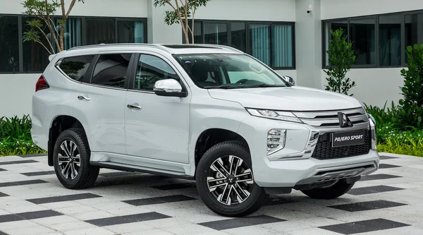 Thông số kỹ thuật xe Pajero Sport - Mạnh mẽ và đẳng cấp 3 Thông số kỹ thuật của xe Mitsubishi Pajero Sport rất ấn tượng, đáng chú ý
