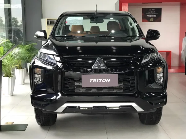 Mitsubishi Triton 2023: Kết hợp hoàn hảo tiện nghi và hiệu suất 2 Phần dưới đầu xe có những đường dát khối sắc sảo, mang tới vẻ ngoài cơ bắp, mạnh mẽ