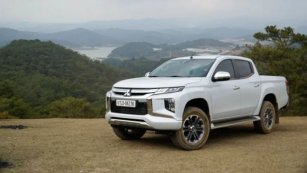 Đánh giá Mitsubishi Triton: Giá lăn bánh, chi tiết đánh giá thiết kế 1 Ngoại thất hấp dẫn, mạnh mẽ của xe Triton chinh phục đông khách hàng
