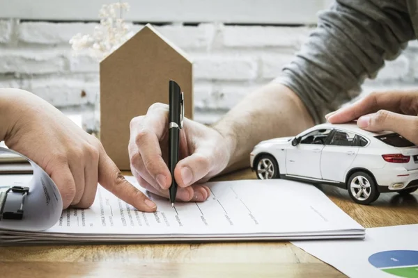 Hướng dẫn đăng ký chính chủ xe ô tô: Quy trình và yêu cầu 1 Đăng ký chính chủ xe ô tô là thủ tục bắt buộc của chủ xe để có thể lưu thông trên đường