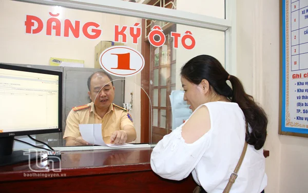 Hướng dẫn đăng ký chính chủ xe ô tô: Quy trình và yêu cầu 2 Hồ sơ đăng ký chính chủ xe ô tô rất đơn giản