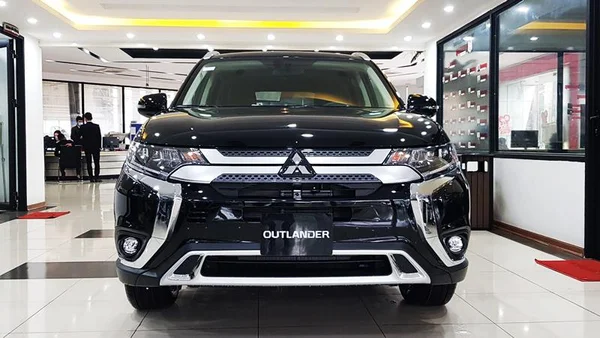 So sánh các phiên bản mitsubishi outlander 2020 chi tiết 1 Outlander 2020 là chiếc xe SUV thuộc phân khúc C đáng chú ý trên thị trường xe hơi hiện nay