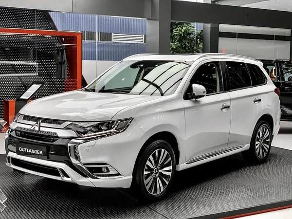 So sánh các phiên bản mitsubishi outlander 2020 chi tiết 2 Giá bán Outlander 2020 tùy thuộc và từng phiên bản