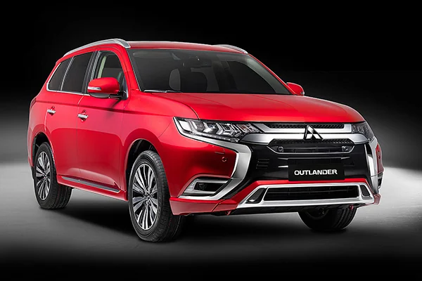 So sánh mitsubishi outlander và toyota innova: Nên mua xe nào? 2 Mitsubishi Outlander có thiết kế ngoại thất hiện đại, sang trọng và có nhiều chi tiết nổi bật hơn so với Toyota Innova