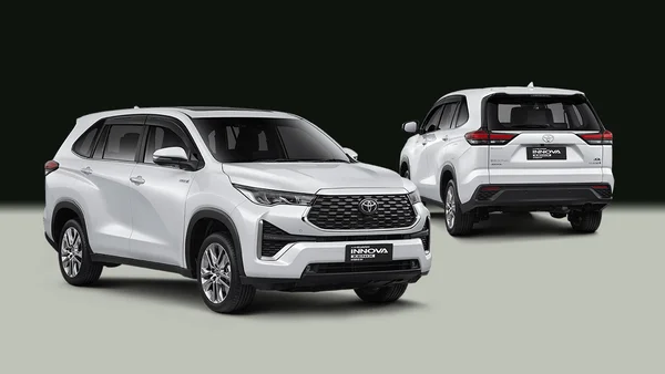 So sánh mitsubishi outlander và toyota innova: Nên mua xe nào? 3 Innova có không gian nội thất rộng rãi hơn, thiết kế hiện đại, trong khi Outlander có trang bị tiện nghi và trang bị nội thất hiện đại hơn