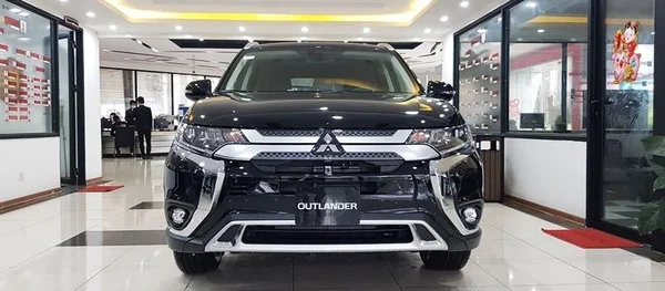 So sánh mitsubishi outlander và toyota innova: Nên mua xe nào? 4 Outlander có khả năng vận hành mạnh mẽ hơn nhờ động cơ MIVEC hiện đại cùng hộp số tự động vô cấp CVT
