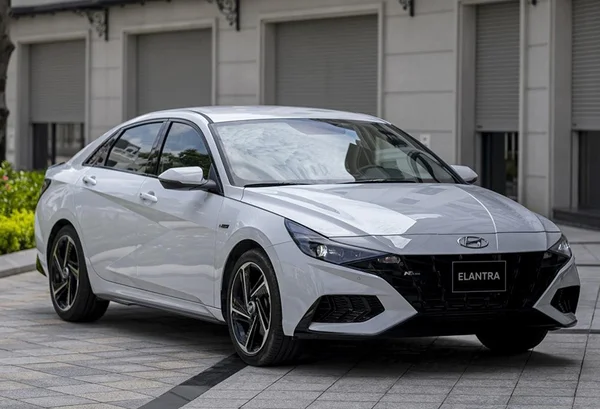 Tầm giá 600 triệu nên mua xe ô tô nào: Đẳng cấp và tiện nghi 4 Hyundai Elantra là lựa chọn bạn cần cân nhắc cho câu hỏi tầm giá 600 triệu nên mua xe ô tô nào