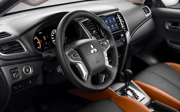 Thiết kế của xe Triton Model 2024 đẳng cấp mạnh mẽ, đa dụng hiện đại 3 Tiện nghi giải trí đa dạng, kết nối thông minh