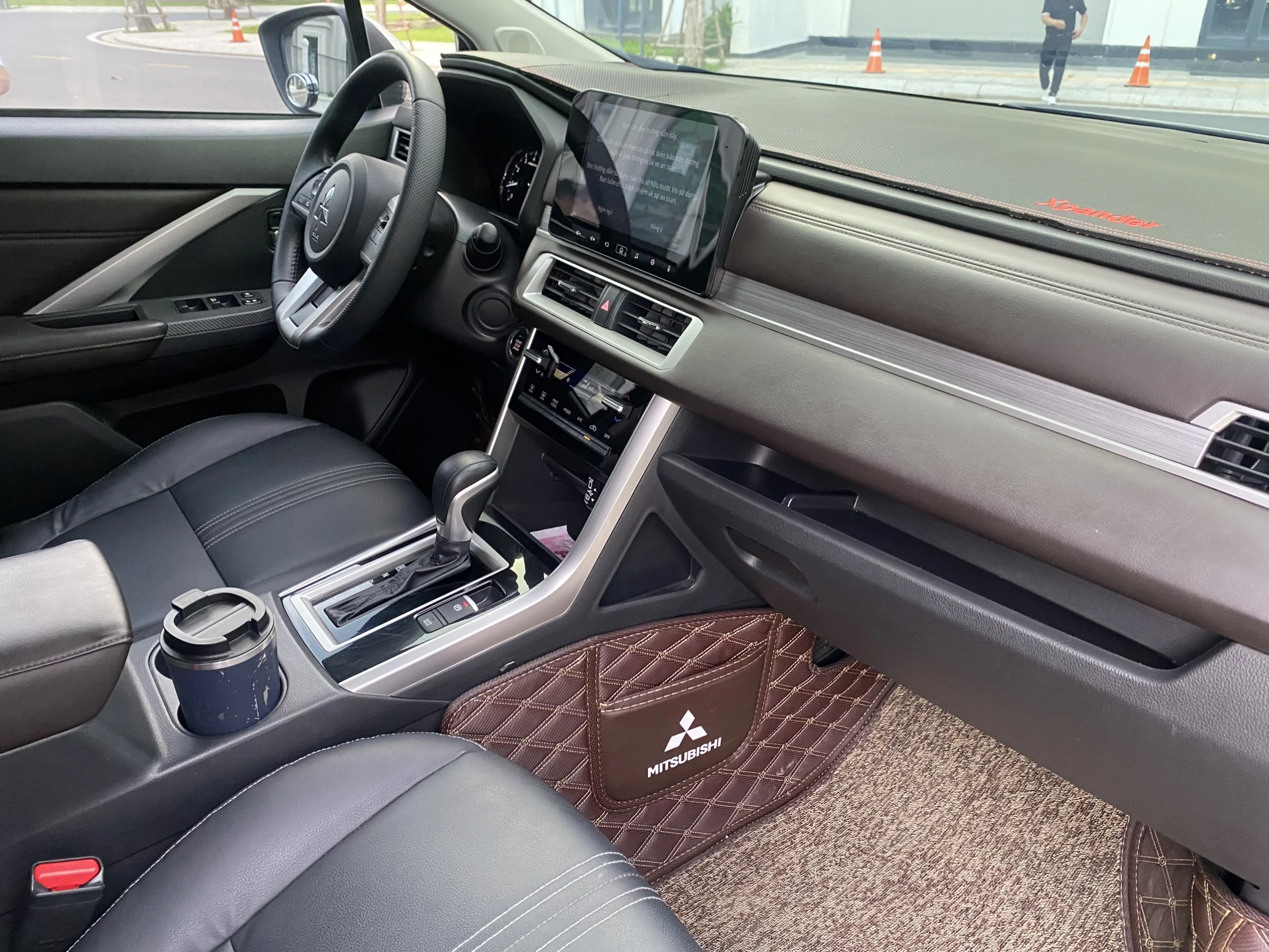 CÁC PHIÊN BẢN MITSUBISHI XPANDER 2024, GIÁ VÀ SỰ KHÁC BIỆT 4 nội thất xe mitsubishi xpander