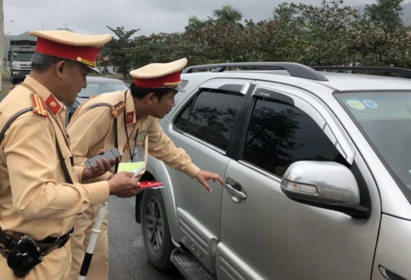 Bảo hiểm xe ô tô: Tuân thủ quy định để bảo vệ tài sản của mình 4 Lỗi không mua bảo hiểm xe ô tô bắt buộc phạt bao nhiêu?