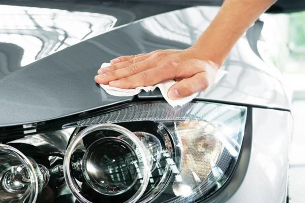 Cách bảo dưỡng xe ô tô: Đảm bảo an toàn, tăng tuổi thọ cho xe 4 Hãy kiểm tra và đảm bảo rằng toàn bộ những đèn đều hoạt động đúng cách