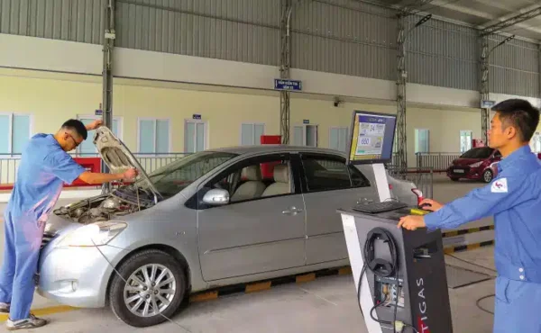 Chi phí nuôi xe ô tô một tháng bao nhiêu? Bạn đã tính chưa? 2 Phí đăng kiểm xe ô tô định kỳ là một tiền bạn phải trả để thực hiện kiểm tra định kỳ