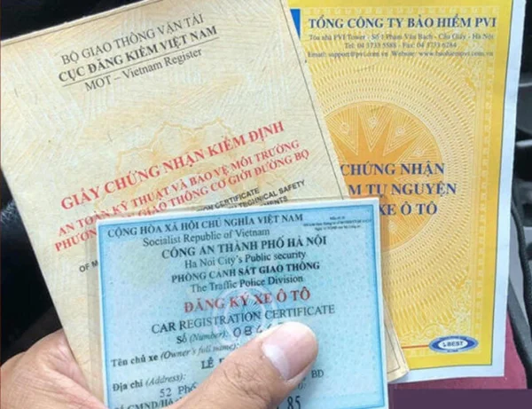 Đăng ký xe ô tô: Dễ hiểu từ quy trình đến thủ tục đăng ký xe 3 Nộp lệ phí trước bạ là thủ tục đầu tiên để tiến hành đăng ký xe ô tô