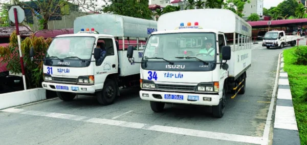 Giấy phép lái xe ô tô là gì? Những loại giấy phép thông dụng 3 Giấy phép lái xe ô tô hạng C dành cho những ai hành nghề lái xe ô tô tải trọng trên 3,5 tấn