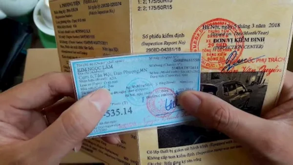 Kinh nghiệm mua xe ô tô cũ: Bí quyết mua xe tốt, chạy ổn định 5 Kiểm tra các giấy tờ của xe, đảm bảo chúng đầy đủ và hợp pháp