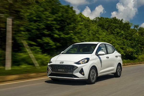 Tầm giá 400 triệu nên mua xe ô tô nào: Lựa chọn nào phù hợp 2 Hyundai Grand i10 sang trọng rộng rãi