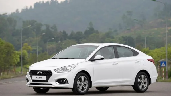 Tầm giá 500 triệu nên mua xe ô tô nào? Bạn chọn xe nào 4 Hyundai Accent 2018 1.4MT có giá chỉ từ 425 triệu đồng