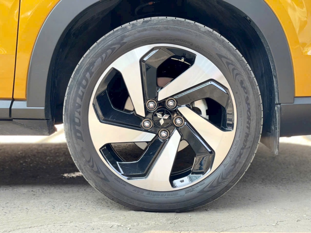 Giá Mitsubishi Xforce Ultimate: Giá từ 705 triệu đồng, nhiều tính năng hiện đại 10 Hệ thống phanh đĩa 4 bánh an toàn trên Mitsubishi Xforce Ultimate cùng mâm thể thao 18 inch