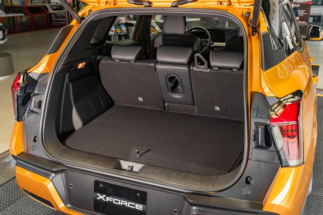 Giá Mitsubishi Xforce Ultimate: Giá từ 705 triệu đồng, nhiều tính năng hiện đại 7 Người dùng dễ dàng sử dụng cốp điện Mitsubishi Xforce Ultimate khi mang theo nhiều đồ nặng
