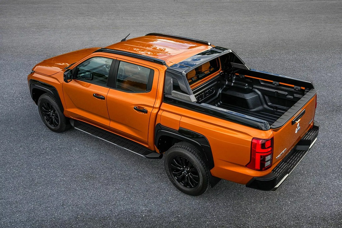 Mitsubishi Triton Athlete 2024 ra mắt, dự kiến về Việt Nam giữa năm nay 5 Đuôi Mitsubishi Triton Athlete 2024 với thể thao nổi bật, logo Athlete và cụm đèn hậu LED