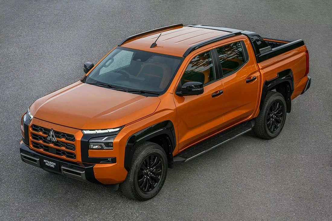 Giá xe Mitsubishi Triton lăn bánh khuyến mãi Tháng 9/25 5 Mitsubishi Triton Athlete 2024 đầu xe thể thao với cản trước hầm hố và logo Athlete