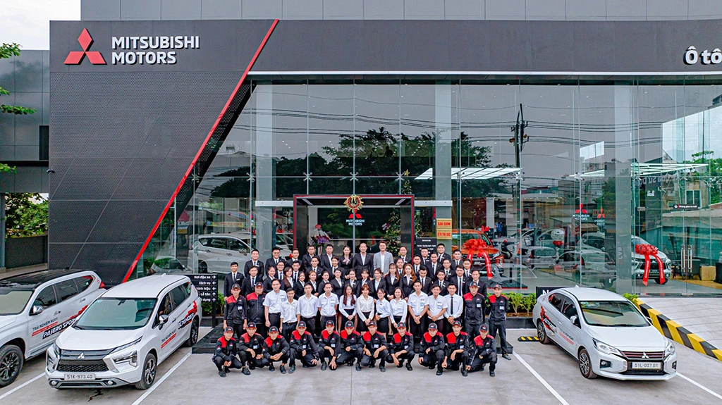 Mua xe Triton trả góp Hồ Chí Minh 1 Mitsubishi Sài Gòn Trung Tâm showroom