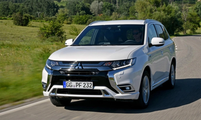 Bảng giá Mitsubishi Outlander 2024 tháng 7 10 Mitsubishi trang bị cho Outlander khối lượng công nghệ an toàn dồi dào không kém các đối thủ trong cùng phân khúc