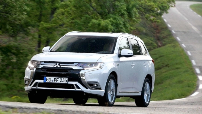 Hệ thống treo đa dụng treeng Outlander giúp mẫu xe thuận tiện di chuyển trên nhiều cung đường khác nhau
